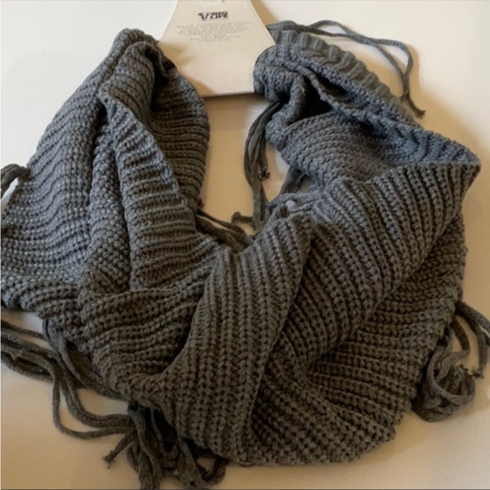 NWT QUAGGA Green Label Eternity Grey Knitted Infinity Scarf - Picture 4 of 9